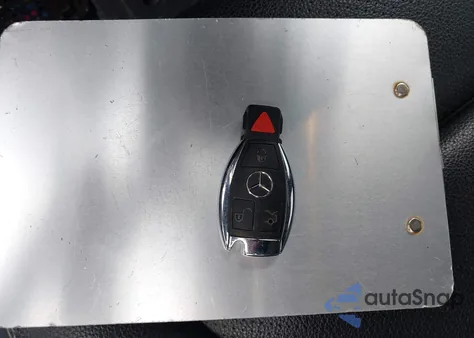 2018 Mercedes-Benz Glc 300 4Matic z USA, uszkodzony, nr VIN WDC0G4KB3JV044526